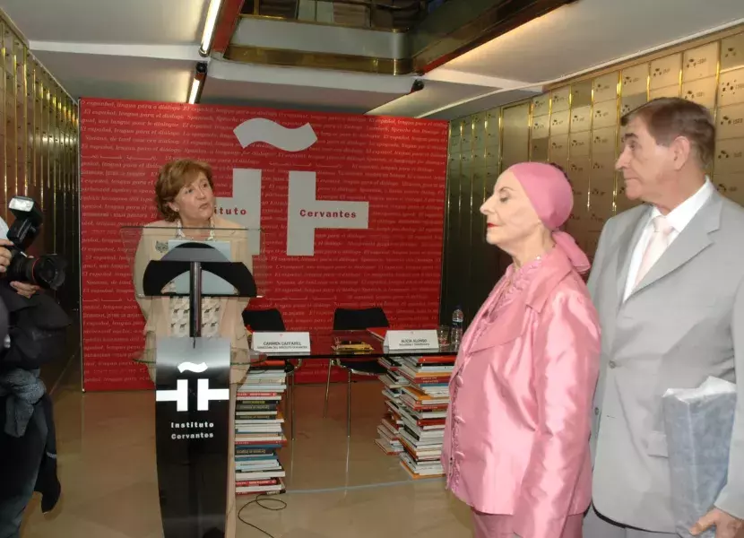 Carmen Caffarel agradece la participación de Alicia Alonso en esta iniciativa del Cervantes