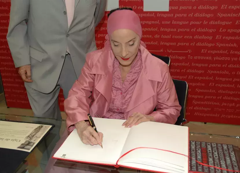 Firma en el Libro de Honor del Instituto