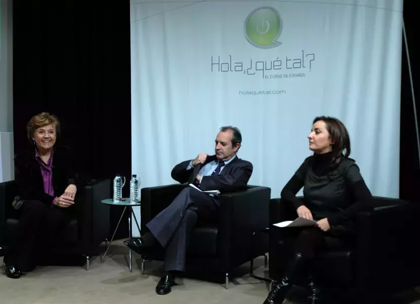 En la imagen, y de izda. a dcha., la directora del Instituto Cervantes, Carmen Caffarel, Luis Fernández, director de RTVE, y la periodista Pepa Bueno, de TVE
