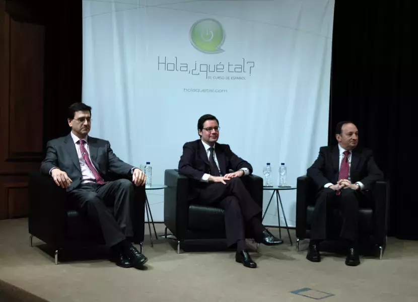 En la imagen, y de izda. a dcha., el subdirector general de SM, Javier Palop, el director de Investigación y Desarrollo de BBVA, Manuel Castro, y el presidente del Gobierno de La Rioja, Pedro Sanz