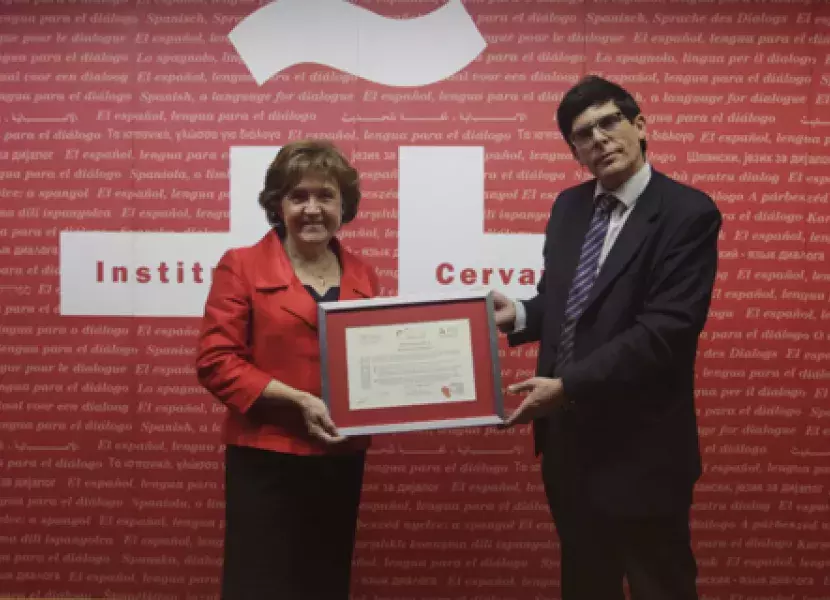 Carmen Caffarel y Javier Muñoyerro presentan la certificación que reconoce al Cervantes como «Zona Cardioprotegida».