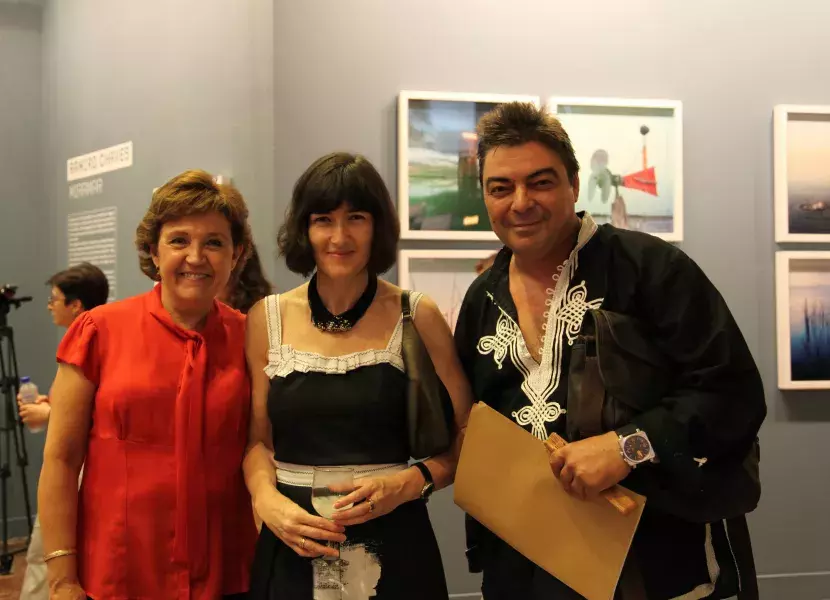 La directora del Instituto Cervantes, Carmen Caffarel; la ministra de Cultura, Ángeles González-Sinde, y el bailaor Antonio Canales, que ha leído un cuento escrito por él a todos los niños asistentes a las celebraciones del Día E