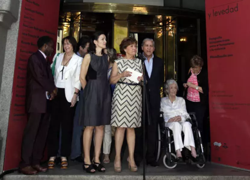 Presentación de El Día E a las puertas de la sede central