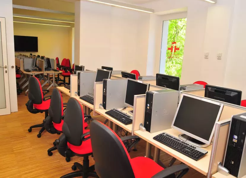 Vista de una de las dos salas multimedia de las que dispone en nuevo centro de la capital polaca