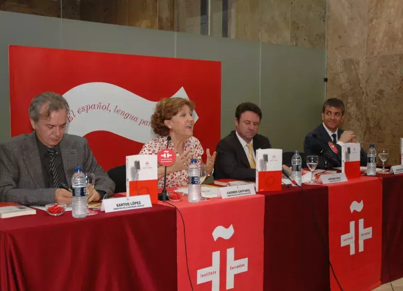 La directora del Instituto Cervantes explica la importancia de saber expresarse oralmente con corrección