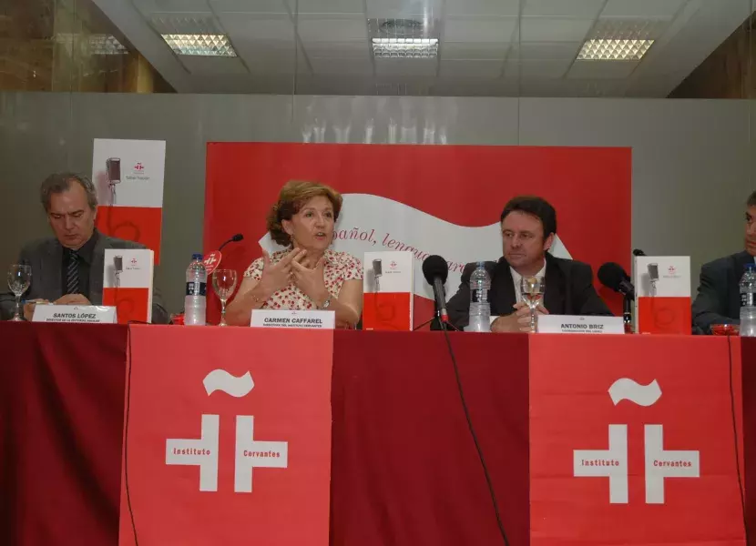 De izda. a cha., Santos López, director de la editorial Aguilar; Carmen Caffarel, directora del Instituto Cervantes; Antonio Briz, coordinador del libro y Francisco Moreno, director Académico del Cervantes