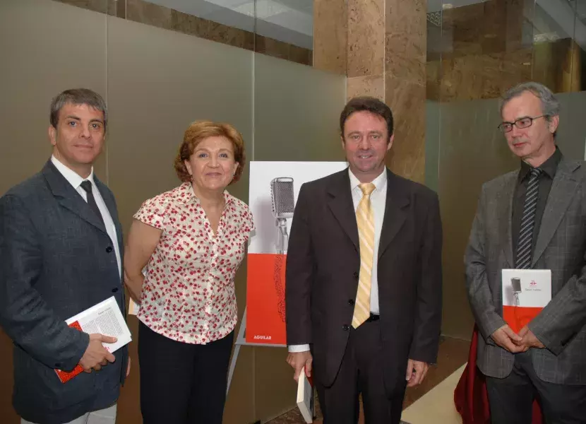 Francisco Moreno, Carmen Caffarel, Antonio Briz y Santos López tras la presentación del libro "Saber hablar"