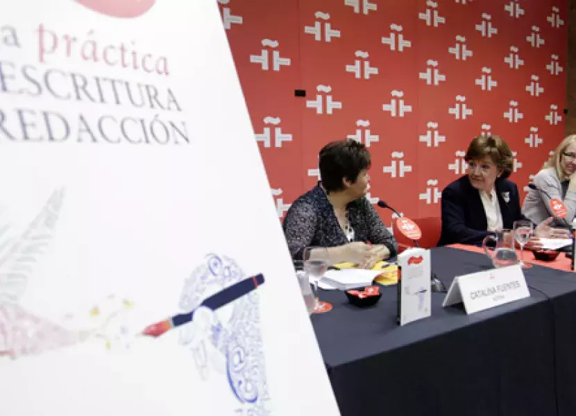 Catalina Fuentes, autora del libro «Guía práctica de escritura y redacción»
