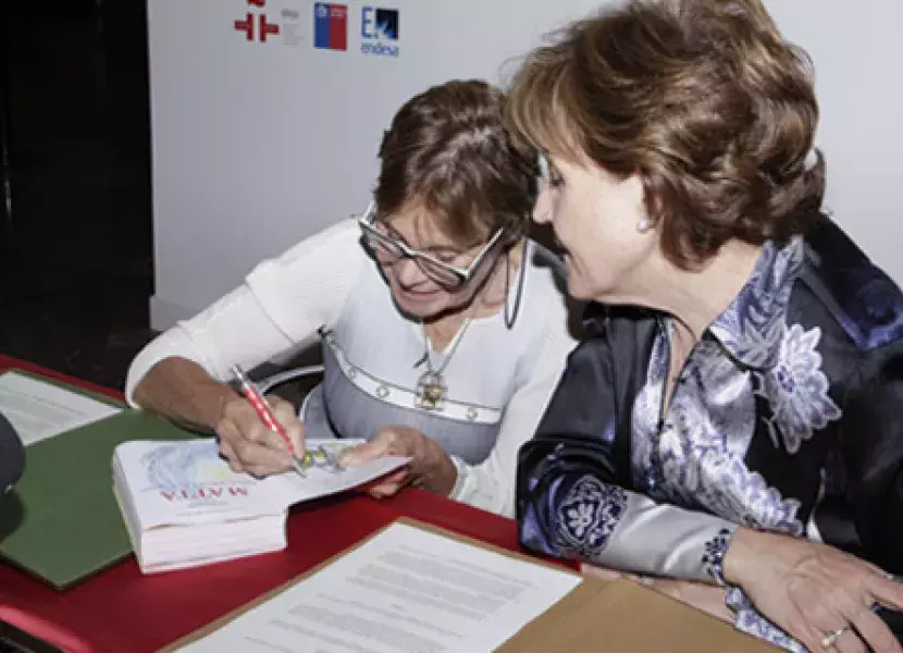 Germana Ferrari, viuda de Matta, escribe una dediacatoria dirigida a Carmen Caffarel