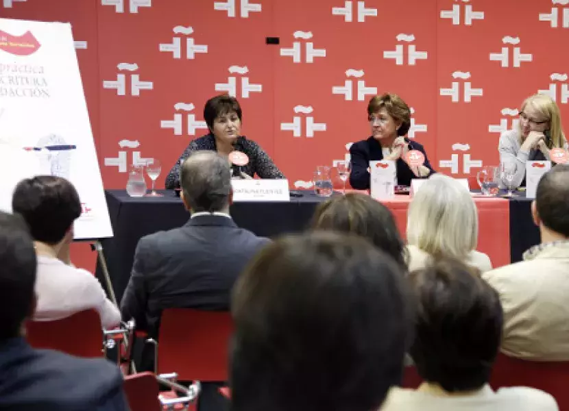 Catalina Fuentes, expone de forma resumida, el contenido de la «Guía práctica de esritura y redacción».