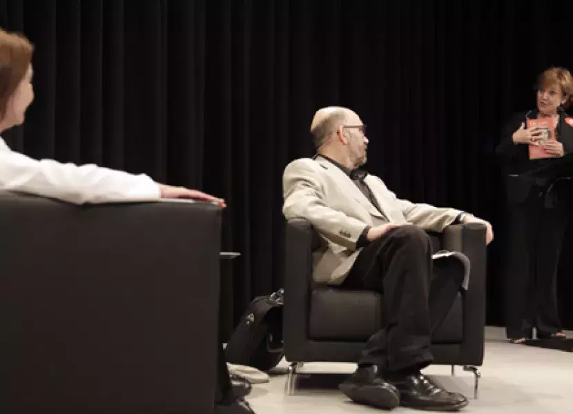 Carmen Caffarel, directora del Instituto Cervantes, hace referencia al libro «De aire y fuego: memorias»