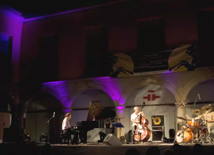 «Posé-Salvador-Roper», durante su actuación 