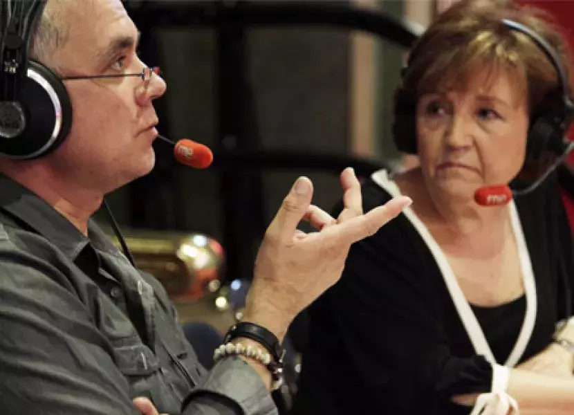 Jaun Ramón Lucas, peiodista, y Carmen Caffarel, directora del Instituto Cervantes