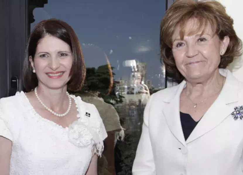 Marta Linares Martinelli, Primera Dama de Panamá; junto a Carmen Caffarel, directora del Instituto Cervantes.