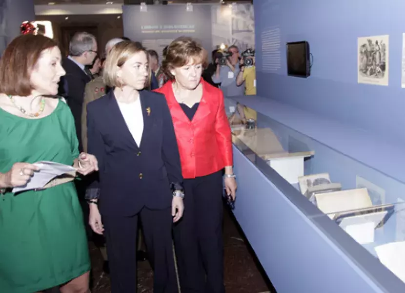 Margarita García, comisaria de la exposición «Libros y bibliotecas. Tesoros bibliográficos del Ministerio de Defensa»