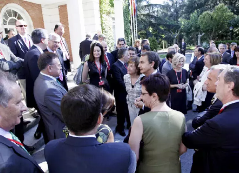 Carmen Caffarel y José Luis Rodríguez Zapatero, junto al resto de participantes en la Reunión Anual de Directores