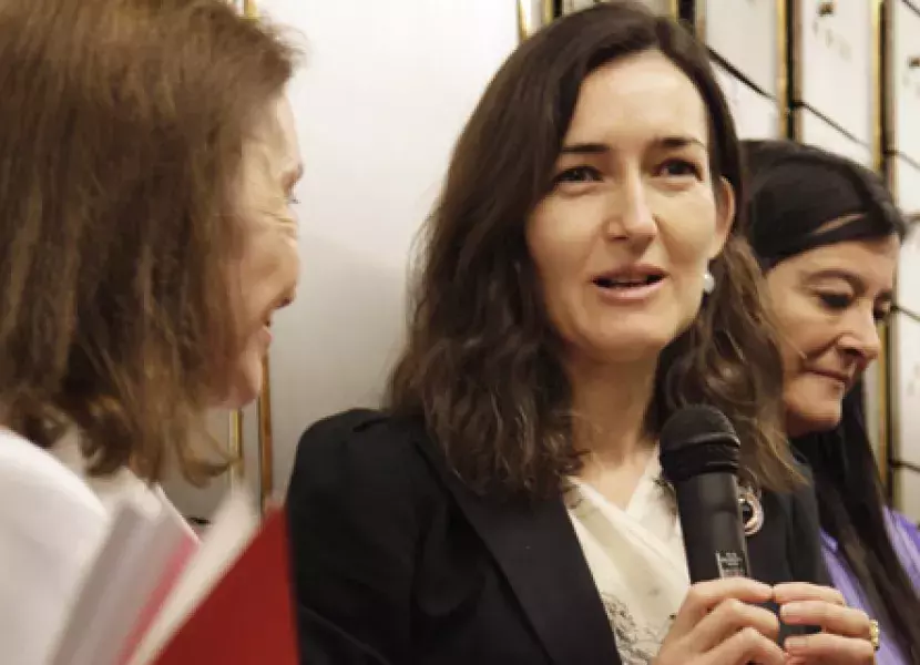 Ángeles González-Sinde, ministra de Cultura, dedica unas palabras a Nuria Espert, actriz y directora escénica.