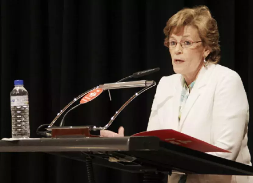Carmen Pérez-Fragero, durante el acto de presentación del volumen «Libros y bibliotecas. Tesoros del Ministerio de Defensa» 