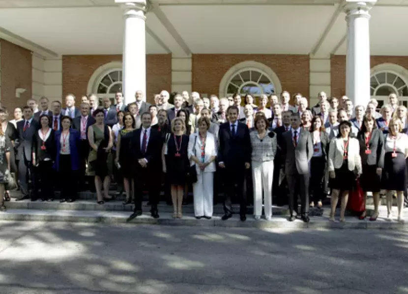José Luis Rodríguez Zapatero, junto a Carmen Caffarel y el resto de directivos del Instituto Cervantes.