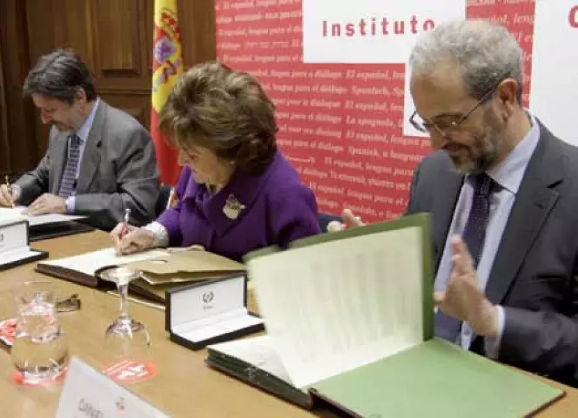 Carmen Caffarel firma un acuerdo para fomentar el conocimiento entre España y Brasil