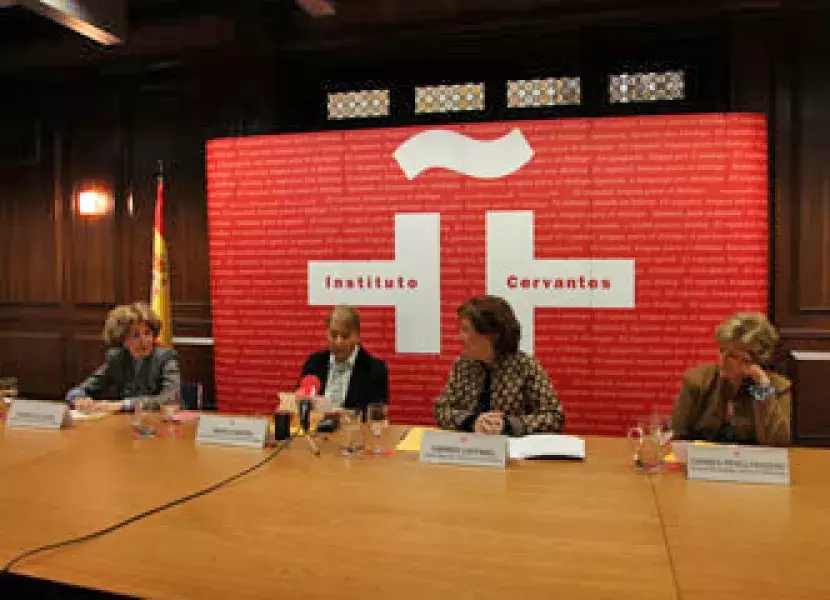Desde la izquierda, Carmen Iglesias, María España Suárez, Carmen Caffarel y Carmen Pérez-Fragero en el acto celebrado en la sede del Cervantes.