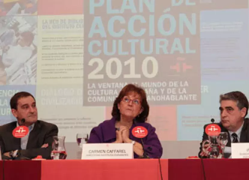 La directora del Cervantes destacó la estrecha colaboración con otras instituciones culturales que también trabajan en el exterior.