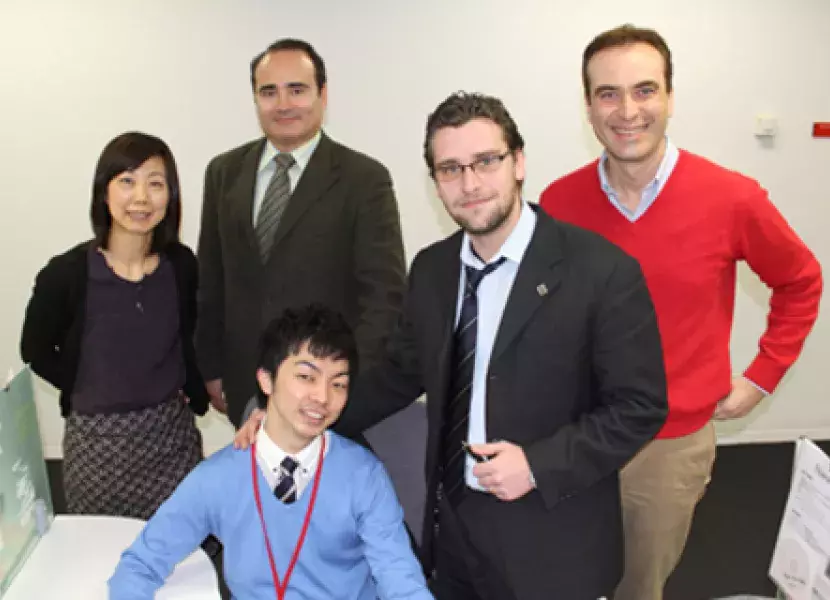 Parte del equipo del IC de Tokio