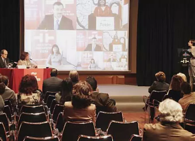 presentación de una nueva vía para la enseñanza del español «¡Hola, Amigos!».
