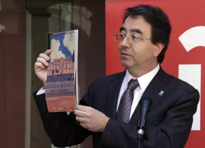 Fernando Galván, presenta la exposición «El cartel de turismo»