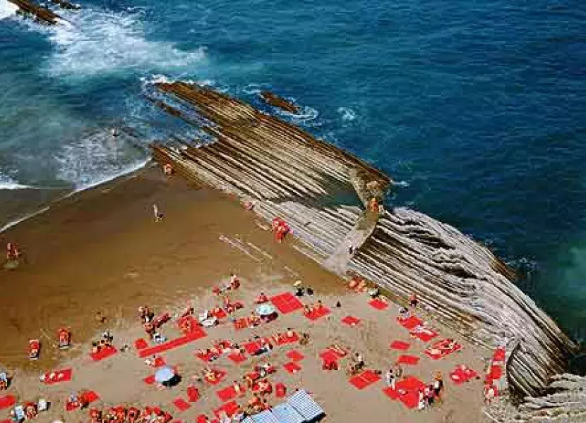 «Playa Itzurun 4», de Maider López (2005).