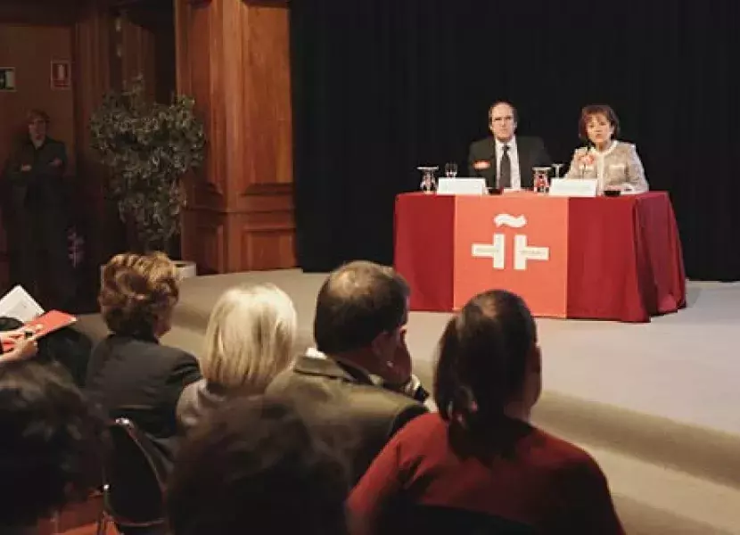 El ministro de Educación, Ángel Gabilondo y la directora del Instituto Cervantes, Carmen Caffarel, durante la presentación.
