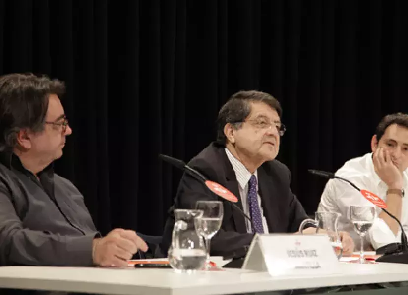 Sergio Ramírez expone su colaboración con El País para «Testigos del Olvido».