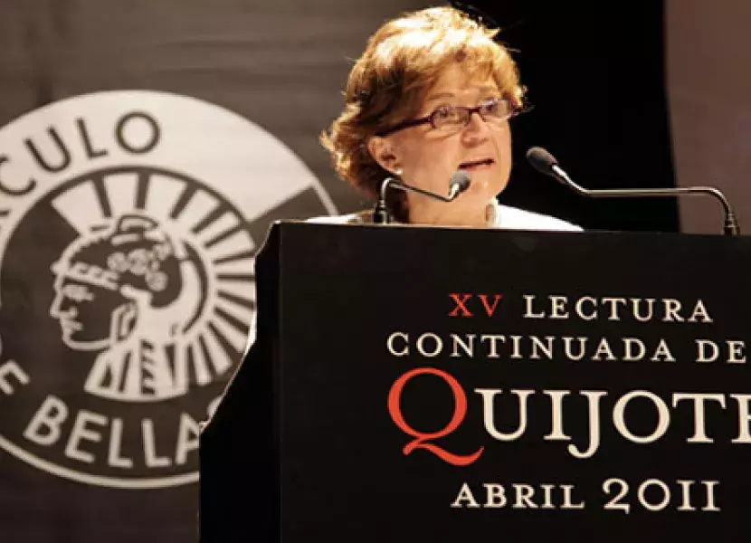 Carmen Caffarel, directora del Instituto Cervantes, durante la lectura del fragmento de Don Quijote de La Mancha.