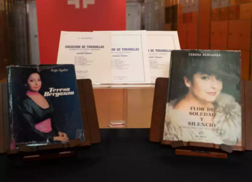 El legado de Teresa Berganza: las partituras de tres tonadillas y dos libros biográficos de ella.