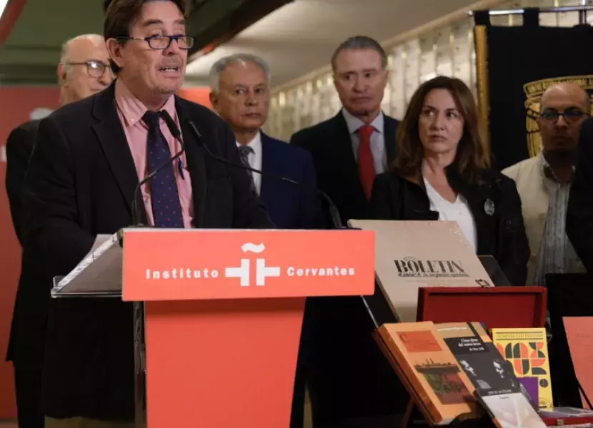 Luis García Montero, director del Instituto Cervantes presenta el acto desde el atril