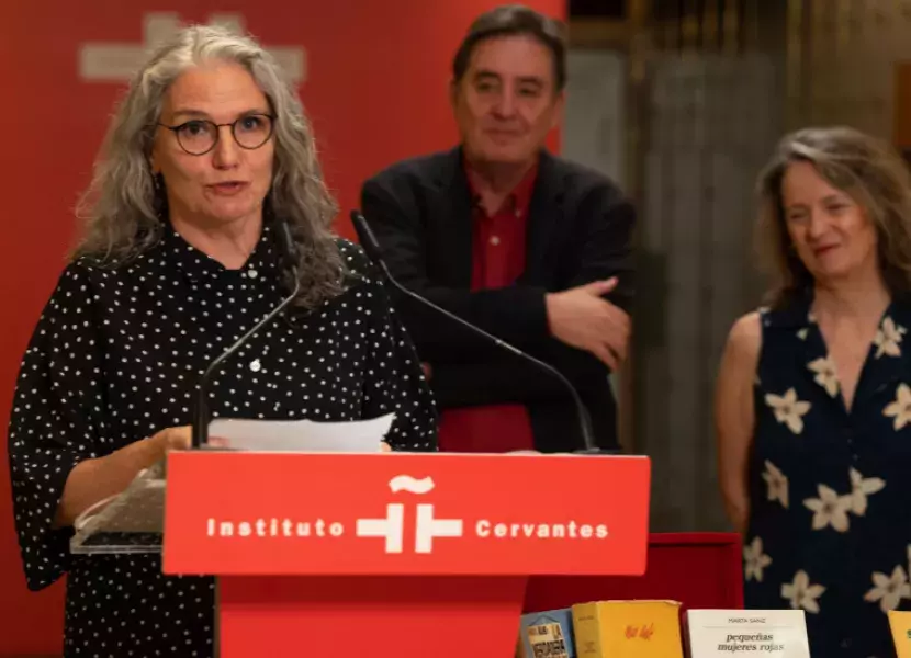 Teresa Álvarez dedicó unas palabras de agradecimiento al Instituto Cervantes por el homenaje a su abuelo en presencia del director de la institución, Luis García Montero, y de la escritora Marta Sanz, que ejerció como testigo de honor