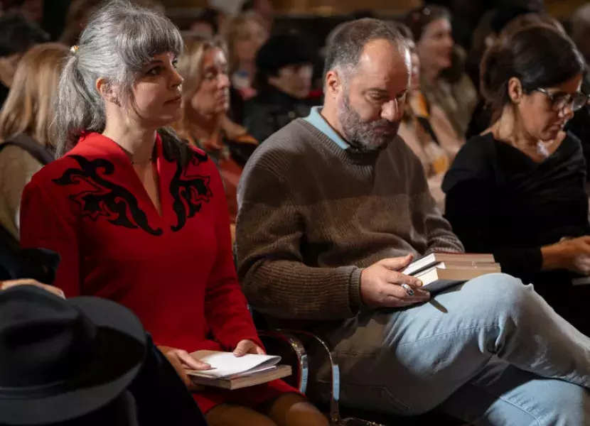El comisario Juan Marqués, en el centro, catedrático de Literatura Española, destacó la relevancia de la correspondencia que mantuvo la escritora con personalidades de la cultura española