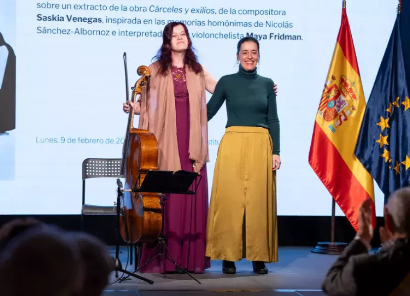 intervención musical de la compositora Saskia Venegas interpretada por la violonchelista Maya Fridman