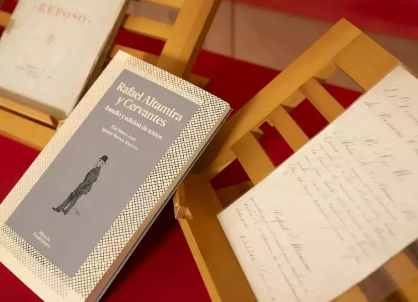 El legado está formado por una primera edición de su libro Reposo y un ejemplar de la obra Rafael Altamira y Cervantes, un retrato del homenajeado hecho en lápiz, una acuarela del año 1969, fotografías familiares y documentos personales