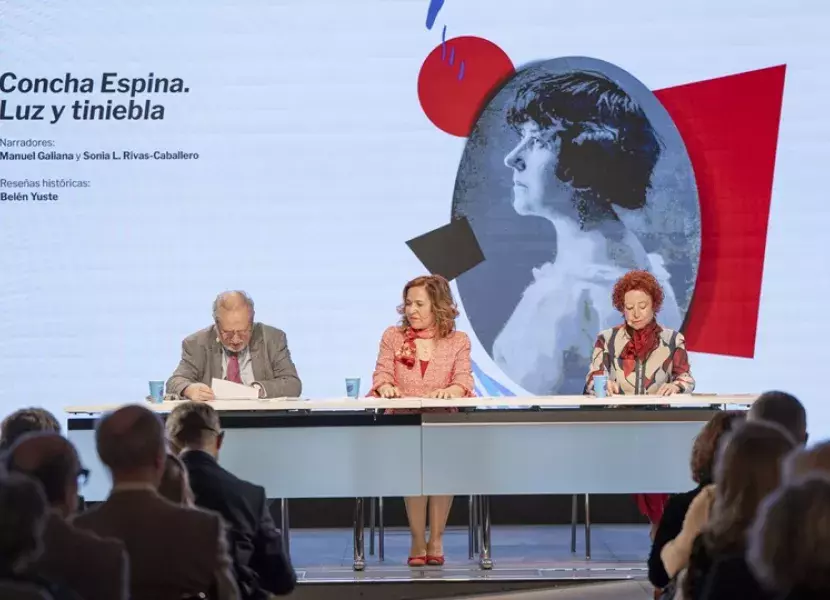 Lectura dramatizada «Concha Espina. Luz y tiniebla». Desde la izq.: Manuel Galiana Martínez, actor; Sonia L. Rivas-Caballero, cantante, y Belén Yuste, escritora. 
