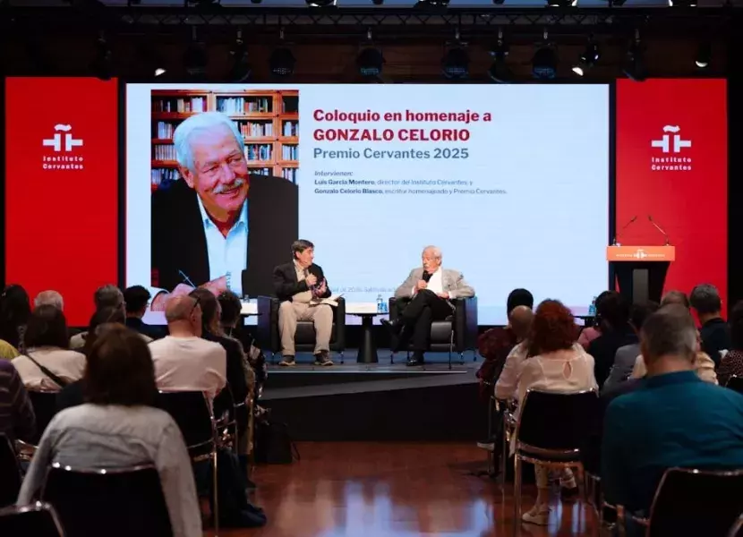 Conversatorio de Gonzalo Celorio junto a el director del Instituto Cervantes, Luis García Montero