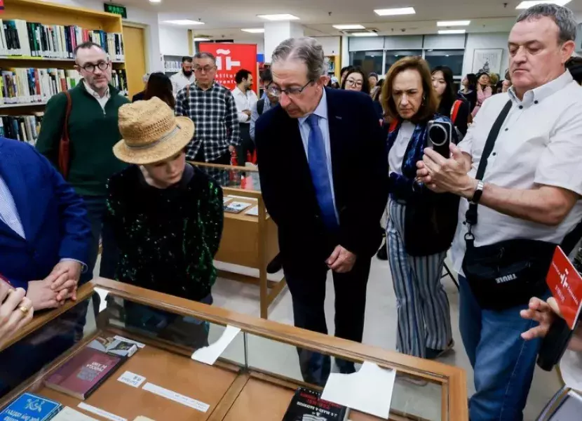 Visitantes en la exposición