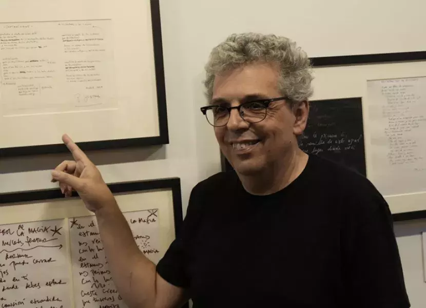 El cantante Pedro Guerra en la exposición