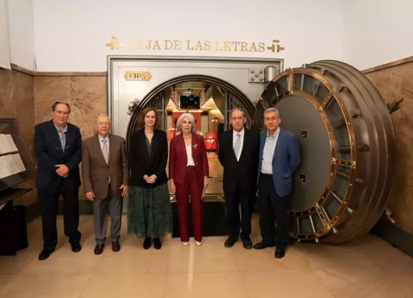 Foto de familia en la Caja de las Letras