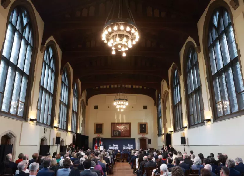 Plano general durante la entrega del premio en la Victoria University de Toronto (Canadá). © Casa de S.M. El Rey 