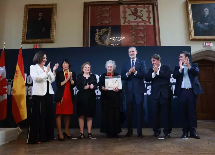 Foto de familia de la entrega del premio