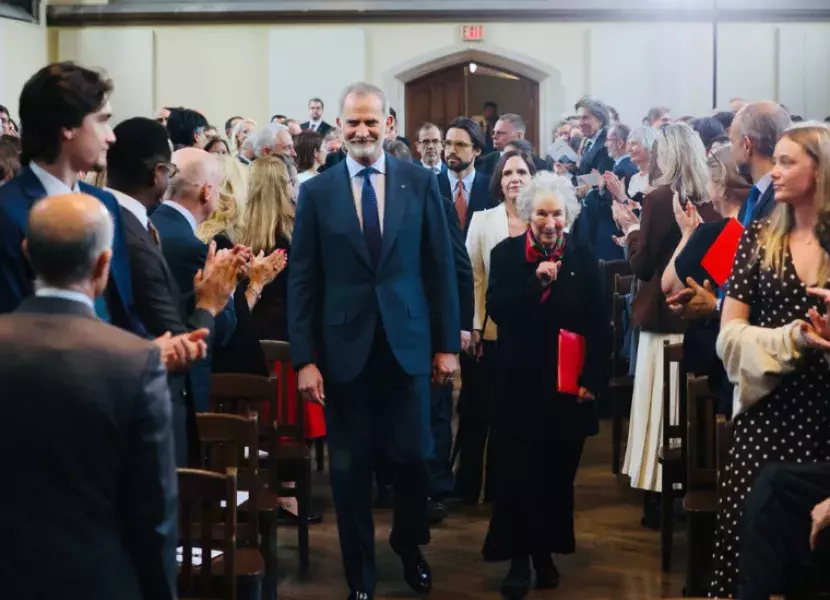 El Rey Felipe VI y la escritora Margaret Atwood 