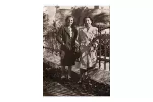 Carmen Laforet y Consuelo Burrel