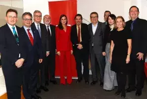 Asistentes a la reunión Asistentes a la reunión