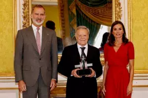 Don Felipe y Doña Letizia junto a Gabriele Morelli